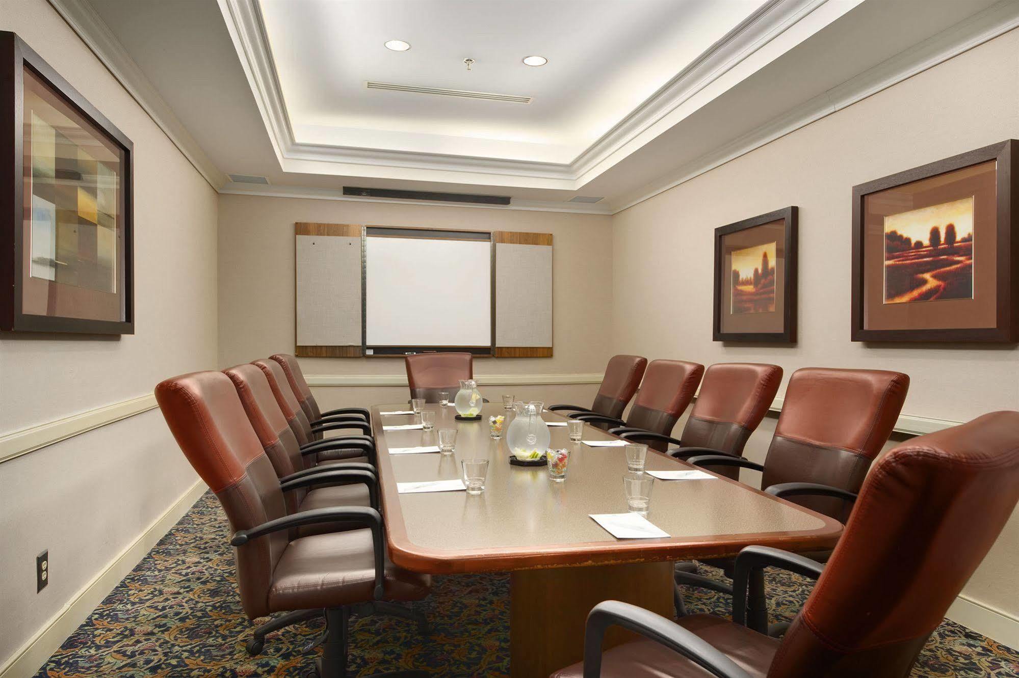 Embassy Suites By Hilton Atlanta Airport College Park Negocio foto